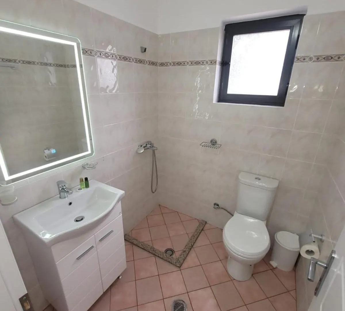Domeniko Apartments Sarandë 0*,  Albanië